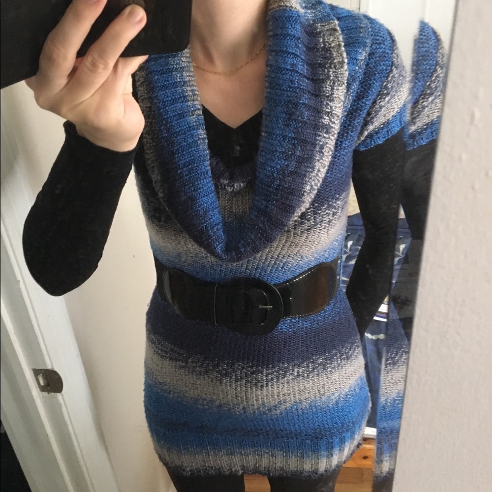 Long sleeveless sweater w/ belt